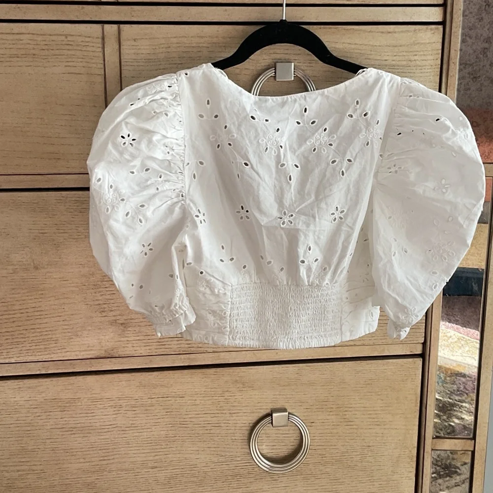 Zara White Eyelet Puff Sleeve crop Blouse; size S,new